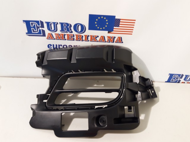 Fog Lamp Bezel (right)